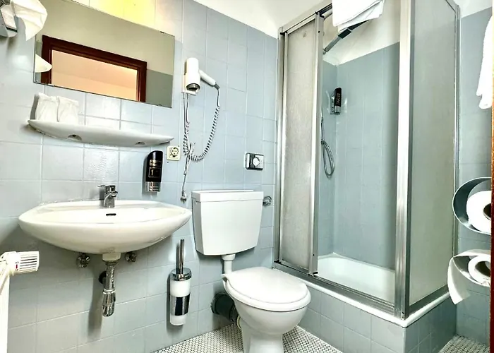 酒店 卢金酒店 2*